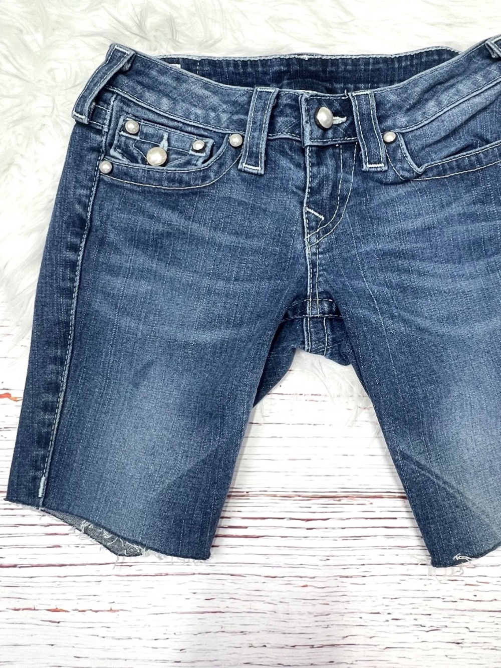 TRUE RELIGION • Joey Cutoff Bermuda Shorts Size 26 Made USA Flap Pocket Y2K